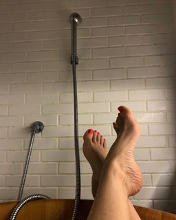 Alessandra Negrini feet photo thumbnail