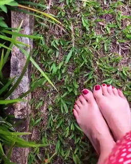 Alessandra Negrini feet photo thumbnail