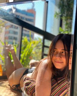 Alessandra Negrini feet photo thumbnail