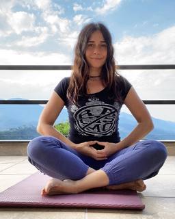 Alessandra Negrini feet photo thumbnail
