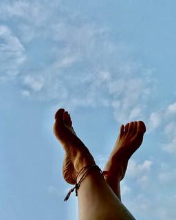 Alessandra Negrini feet photo thumbnail
