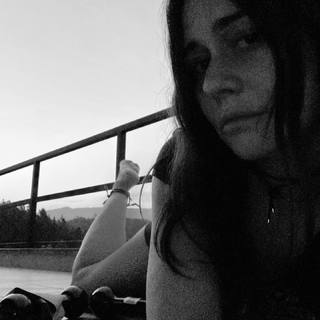 Alessandra Negrini feet photo thumbnail