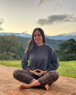 Alessandra Negrini feet photo thumbnail
