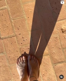 Alessandra Negrini feet photo thumbnail
