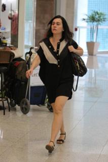 Alessandra Negrini feet photo thumbnail