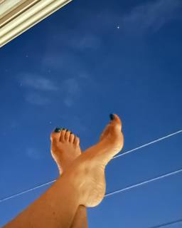 Alessandra Negrini feet photo thumbnail