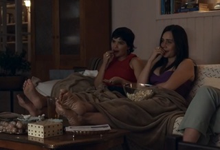 Alessandra Negrini feet photo thumbnail