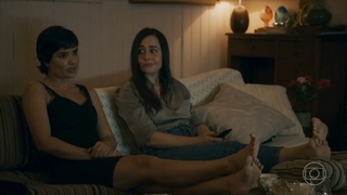 Alessandra Negrini feet photo thumbnail