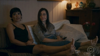 Alessandra Negrini feet photo thumbnail