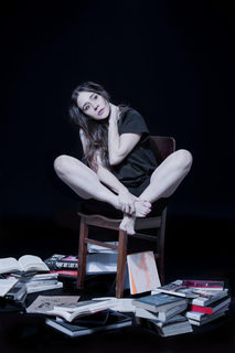 Alessandra Negrini feet photo thumbnail