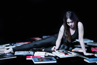 Alessandra Negrini feet photo thumbnail