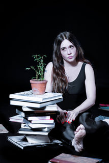 Alessandra Negrini feet photo thumbnail