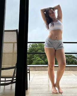 Alessandra Negrini feet photo thumbnail