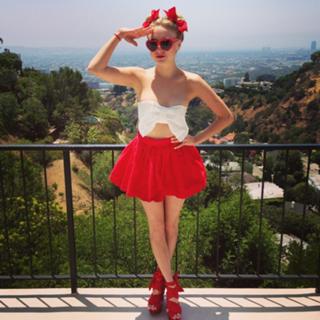 Alessandra Torresani feet photo thumbnail