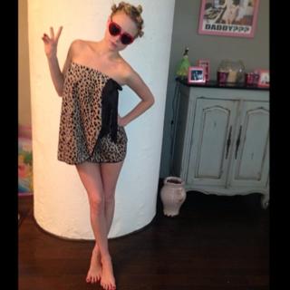 Alessandra Torresani feet photo thumbnail