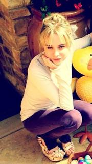 Alessandra Torresani feet photo thumbnail