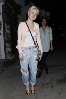 Alessandra Torresani feet photo thumbnail