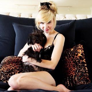 Alessandra Torresani feet photo thumbnail