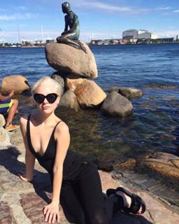 Alessandra Torresani feet photo thumbnail