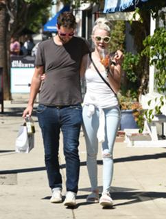 Alessandra Torresani feet photo thumbnail