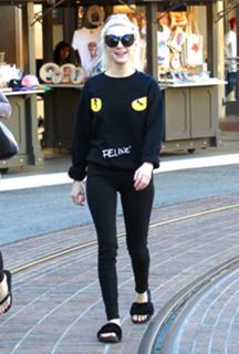 Alessandra Torresani feet photo thumbnail