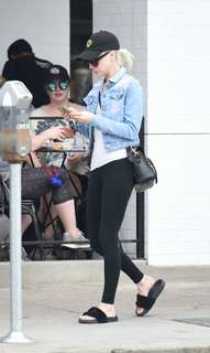 Alessandra Torresani feet photo thumbnail