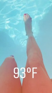 Alessandra Torresani feet photo thumbnail