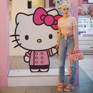 Alessandra Torresani feet photo thumbnail