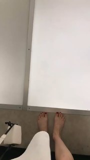 Alessandra Torresani feet photo thumbnail