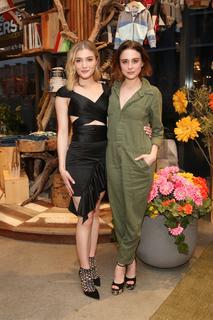 Alessandra Torresani feet photo thumbnail