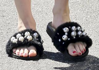 Alessandra Torresani feet photo thumbnail