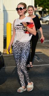 Alessandra Torresani feet photo thumbnail