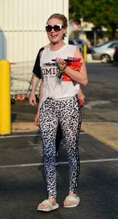 Alessandra Torresani feet photo thumbnail