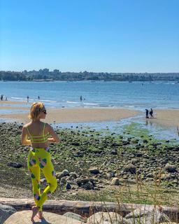 Alessandra Torresani feet photo thumbnail