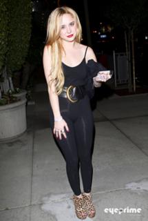 Alessandra Torresani feet photo thumbnail