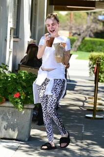 Alessandra Torresani feet photo thumbnail