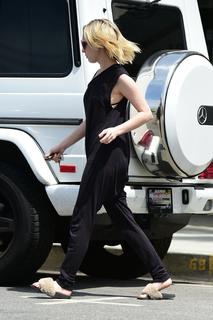 Alessandra Torresani feet photo thumbnail