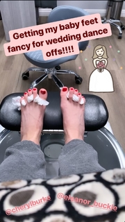 Alessandra Torresani feet photo thumbnail