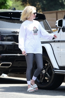 Alessandra Torresani feet photo thumbnail