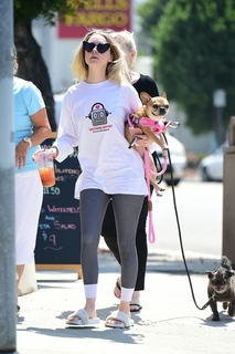 Alessandra Torresani feet photo thumbnail