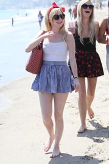 Alessandra Torresani feet photo thumbnail