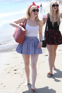 Alessandra Torresani feet photo thumbnail