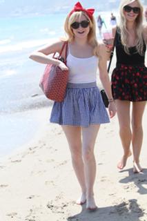 Alessandra Torresani feet photo thumbnail