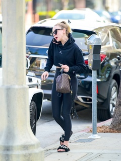 Alessandra Torresani feet photo thumbnail