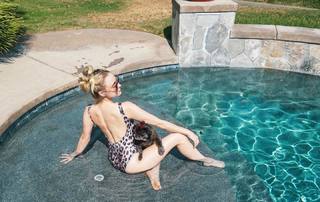 Alessandra Torresani feet photo thumbnail