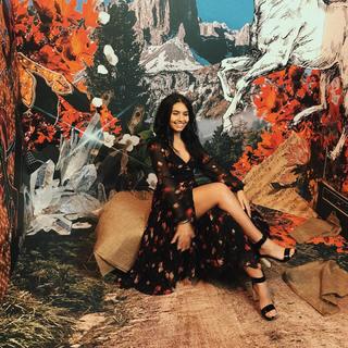 Alessia Cara feet photo thumbnail