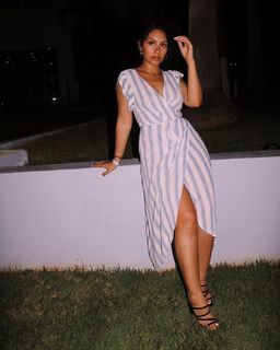 Alessia Cara feet photo thumbnail