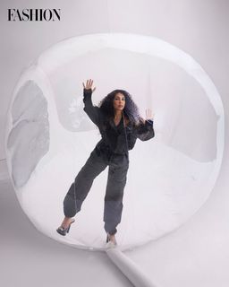 Alessia Cara feet photo thumbnail