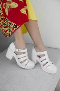 Alessia Fabiani feet photo thumbnail