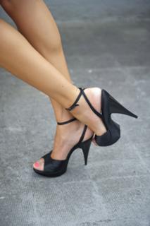 Alessia Fabiani feet photo thumbnail